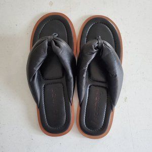 Free People Puffy Thong Sandals by Vicenza Black Leather sandals Anthropologie